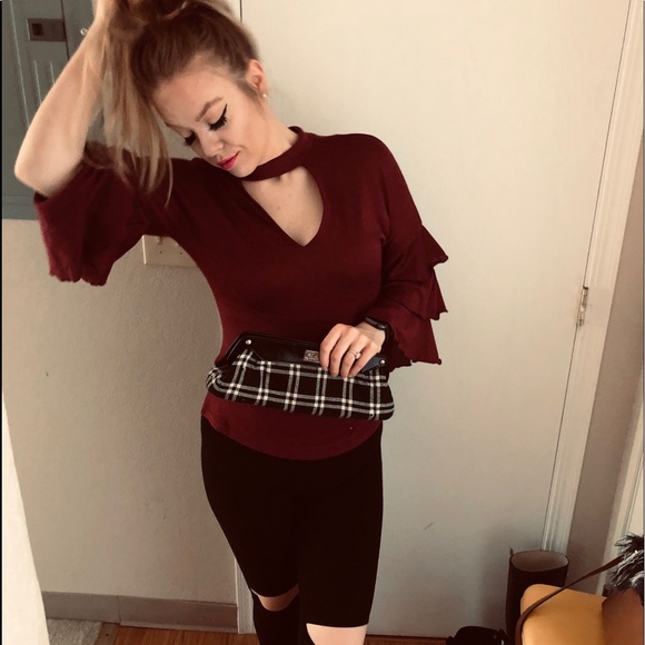 Wine 🍷 colored bell sleeve top - Picture 4 of 8